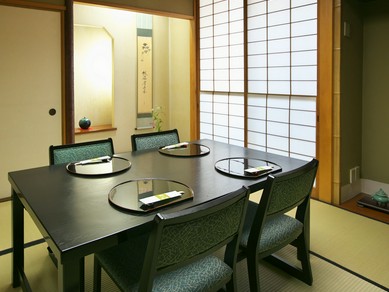 両家の親睦を深めるための食事会