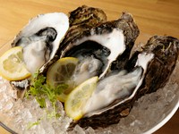 3種類の生牡蠣を1つずつご提供。是非食べ比べください。