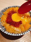 脂のノリが良い新鮮なサーモンを漬けてます。
卵黄を崩してから召し上がり下さい。
ご飯のお代わりできお茶漬けにできます。