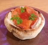6/1新登場！
溢れるシチューべースチーズと、とろけるスモークサーモンのハーモニー、どうぞご賞味ください。