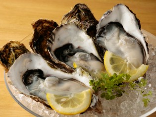 豊洲市場で吟味した、新鮮な牡蠣をお届け