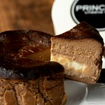 チーズと相性の良い生チョコで仕上げたプレミアムなバスクチーズケーキです。

※冷凍でお渡しいたします