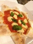 店仕込みトマトソースとモッツアレラパールの相性は抜群です