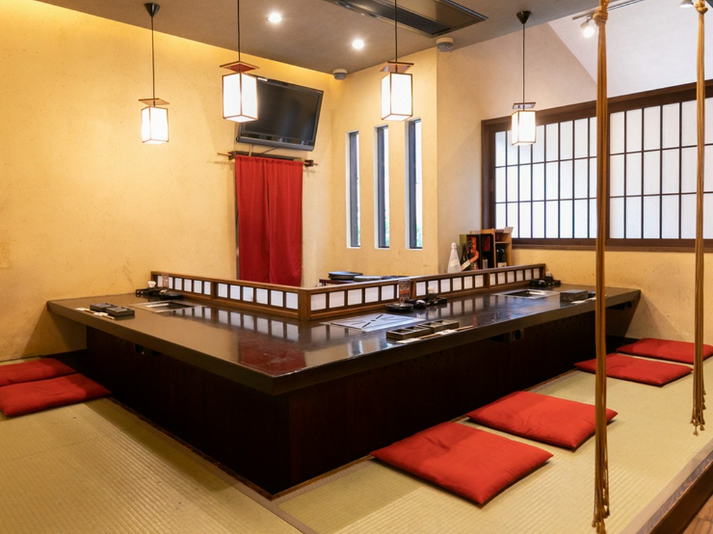 カウンターでライブ感溢れる鉄板焼の醍醐味を体感できます