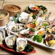 提供されるのは「日本かきセンター」を通して全国各地より取り寄せられた生牡蠣。鮮度抜群の素材を毎日仕入れ、多彩な牡蠣料理に仕立てゲストに届けています。中でも『生牡蠣三種盛り』『創作牡蠣』はオススメとか。