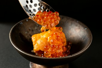 旬の海鮮を使用する『握り2』