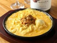 ウニの風味とトロトロの半熟のオムレツの組み合わせがたまらない『ウニの半熟鉄板オムレツ』