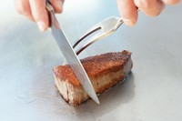 本日のスープ
コンビネーションサラダ
焼野菜
～お好みのメイン料理をお選び下さい～
・特撰和牛サーロイン
・特撰和牛フィレ 
・神戸牛ロース
ご飯 / 味噌椀 / 香の物
デザート / コーヒー
