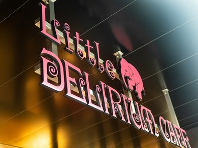 おしゃれで明るい店内でお食事をお楽しみ下さい