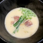 牛骨をじっくり煮込んだ濃厚スープを使用した旨みたっぷりのコムタンスープです！