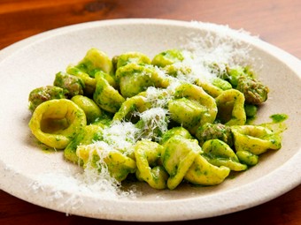 こだわり素材で仕上げた『サルシッチャとルッコラのソース 自家製オレキエッテ』