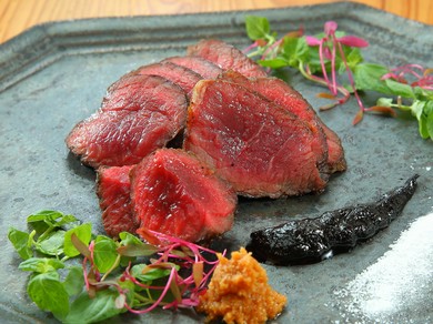 丹波篠山市住山の猟師さんが獲った鹿肉を炭火焼で堪能