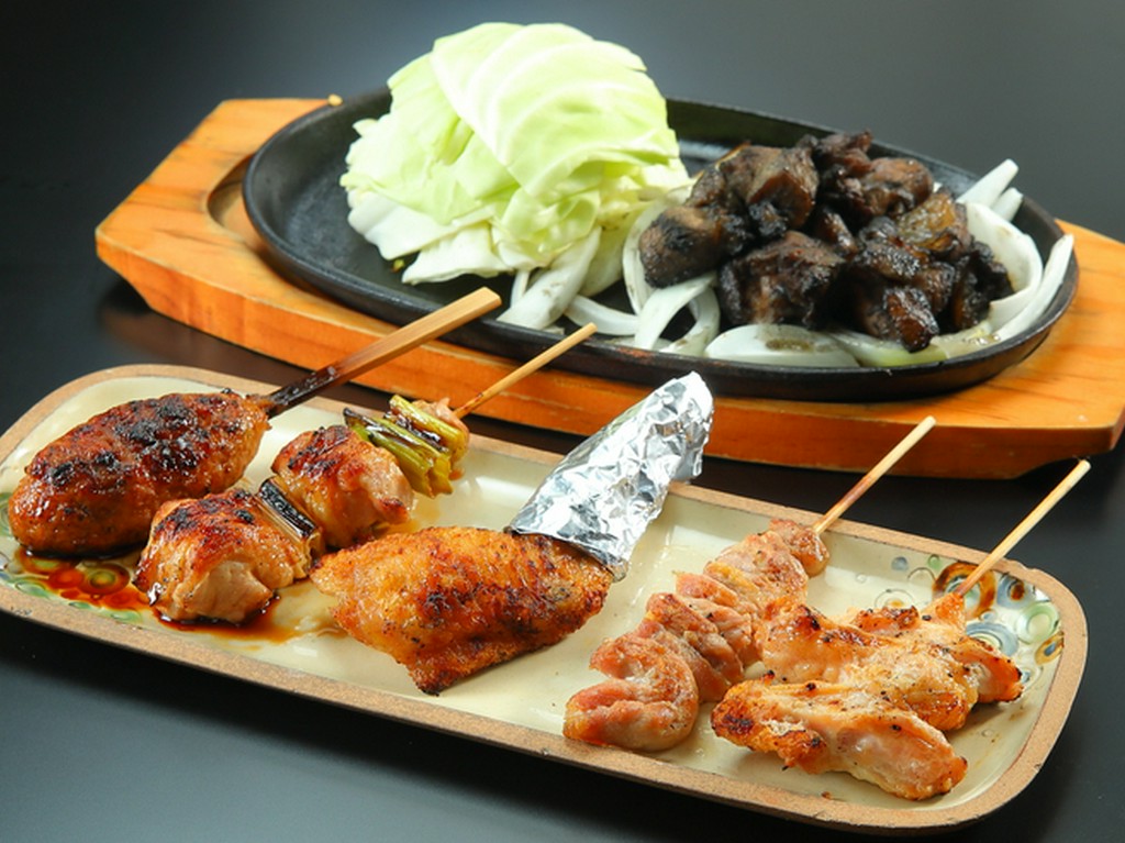 柔らかくきめ細やかな肉質の佐賀県産「ふもと赤鶏」を使用