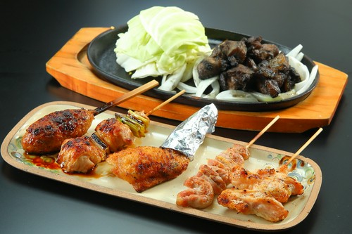 柔らかくきめ細やかな肉質の佐賀県産「ふもと赤鶏」を使用
