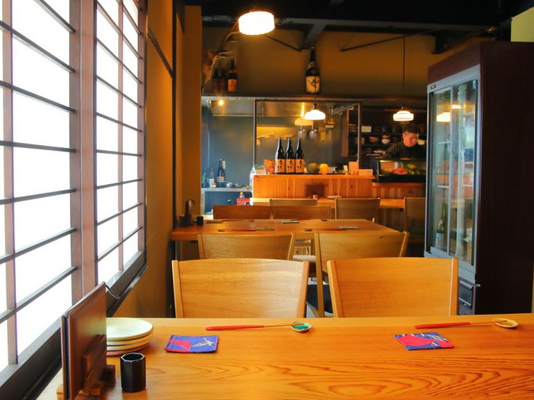 ジビエや鶏肉に合わせるお酒は、日本酒がオススメ