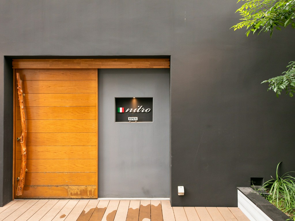 梅田からほど近い場所にひっそりと佇む、隠れ家風の【nitro】