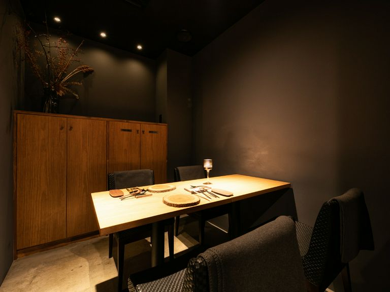 オフレコ話も叶う完全個室。接待などの勝負がかかったシーンにも