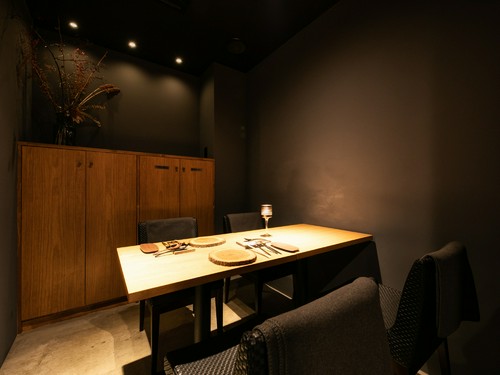 オフレコ話も叶う完全個室。接待などの勝負がかかったシーンにも