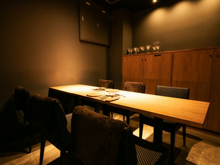 洗練された店内。落ち着いた雰囲気の中で、ゆったり過ごせる