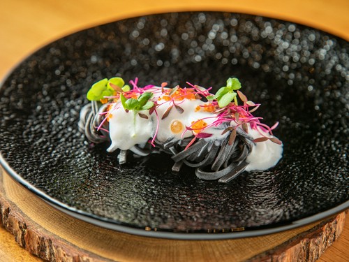 その時々で最も旬を迎える食材を使用し、さまざまな料理に昇華