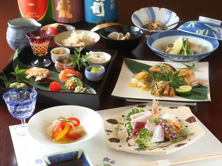 洗練された空間で、食事や会話を心ゆくまで堪能