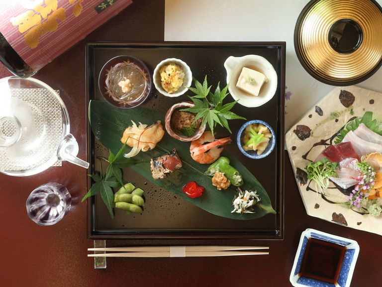 上質な料理を少しずつ楽しむ『先付八寸』