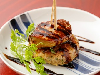 バルサミコソースで仕上げた贅沢串『フォアグラつくね串』