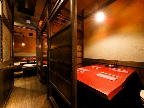 大小3つの個室は最大8名で利用可能