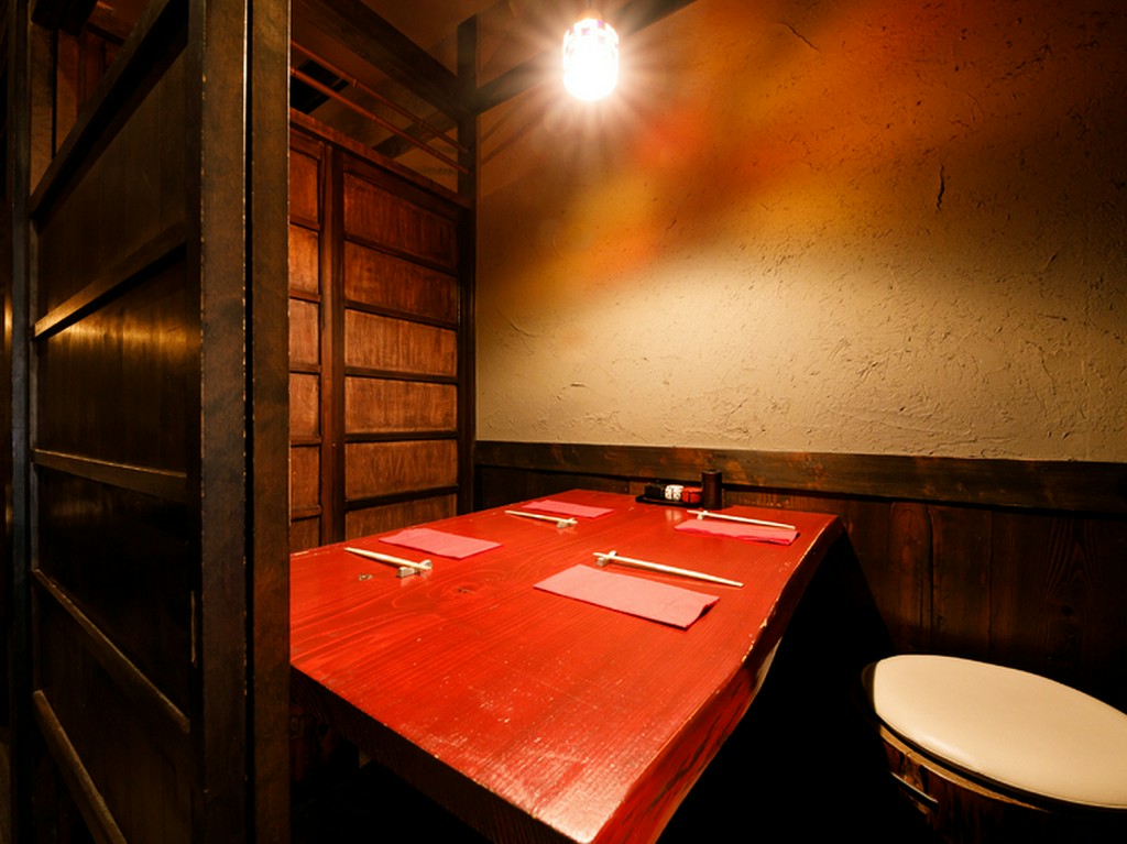 プライベートが保たれる4名向け半個室