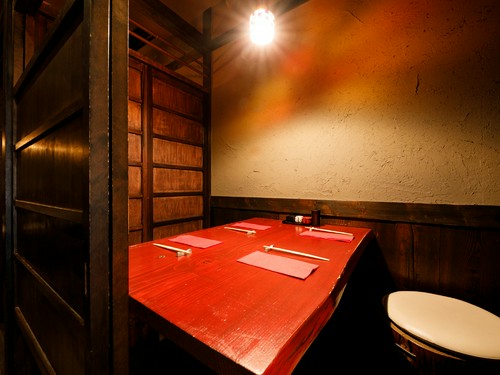 プライベートが保たれる4名向け半個室