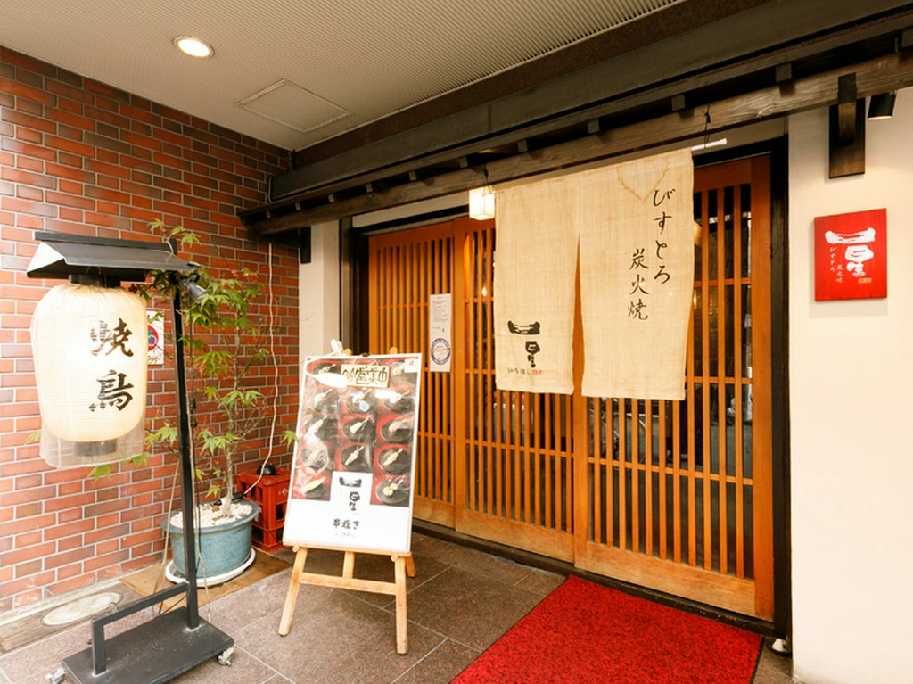 北新地駅から徒歩3分、東梅田駅から5分