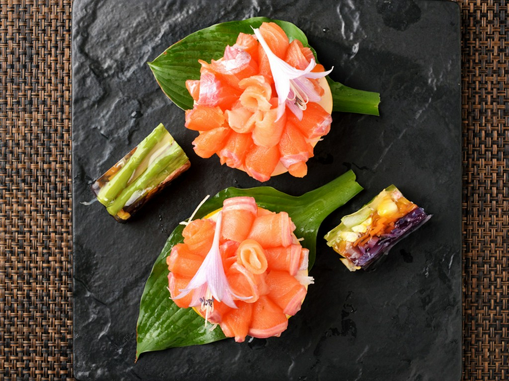 淡泊ながら旨みたっぷり。伊吹山育ちのニジマスをいただく『揖斐川サーモンのおつくり』