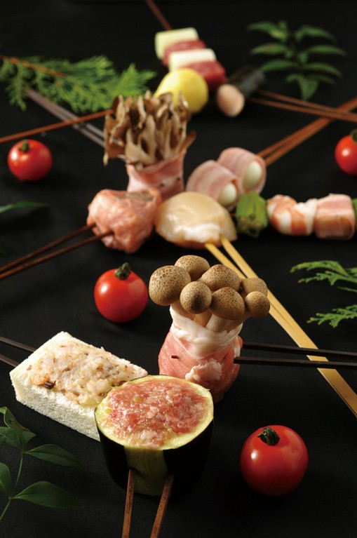 人気のアスパラ肉巻きをはじめとした、各種串揚げ