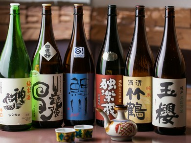 日本酒好きな大将たちが厳選したお酒が並びます