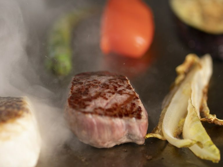 博多黒毛和牛のサーロインステーキが絶品『創作鉄板コース 空-koo-』