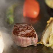 本日の前菜やサラダに使われるレタスなどの野菜は、糸島産のものがメイン。肉は博多黒毛和牛のロースが使われています。サシが適度に入っており脂身は甘く、肉の旨みも堪能できる逸品です。