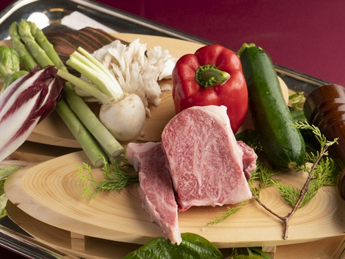 野菜や牛肉などの食材は、糸島産が中心