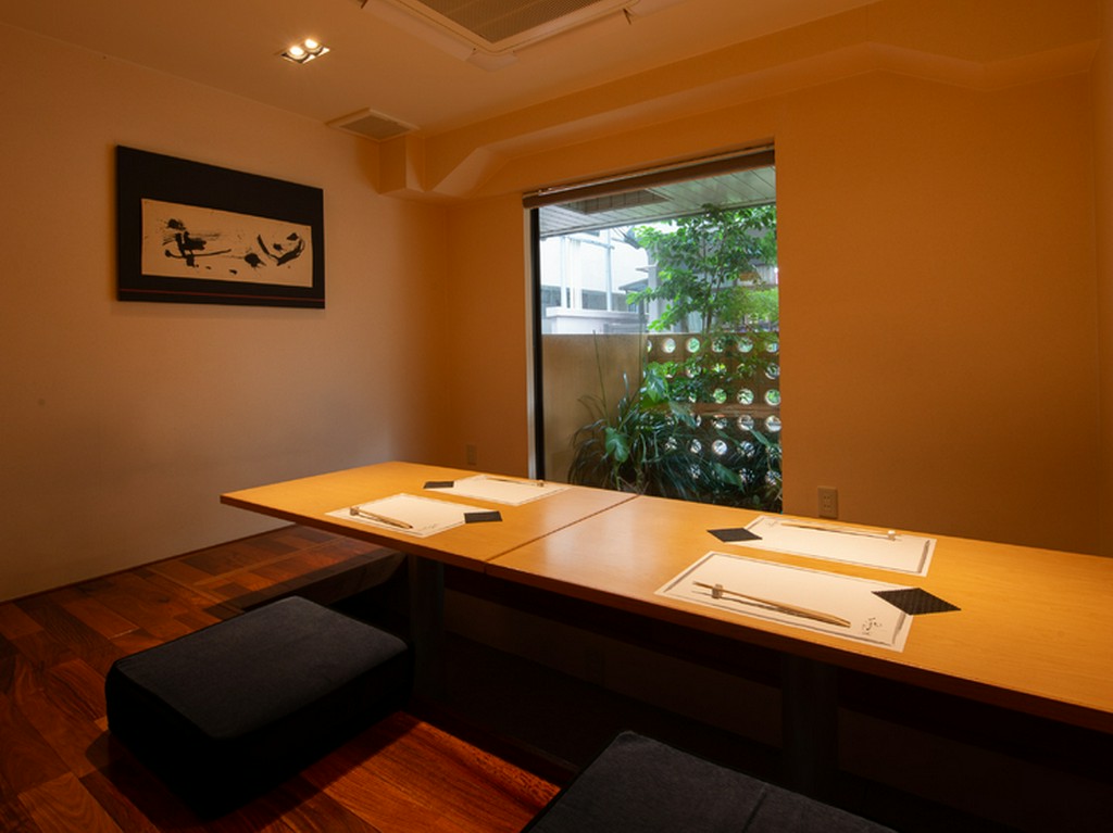 2～8名様まで。人数に合わせてテーブルを移動