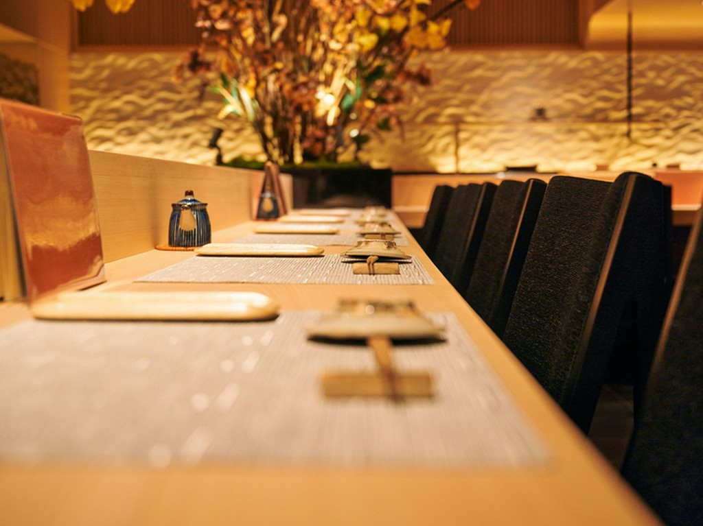 一人寿司の聖地！　にぎりは一貫から、料理も一皿から注文OK