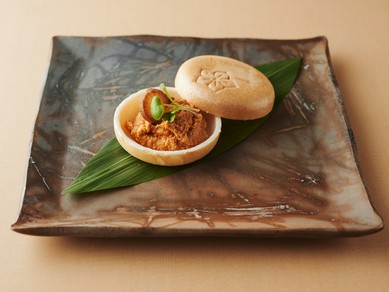 備前・伊万里・益子など、季節の彩りと香りをのせる器も名品揃い