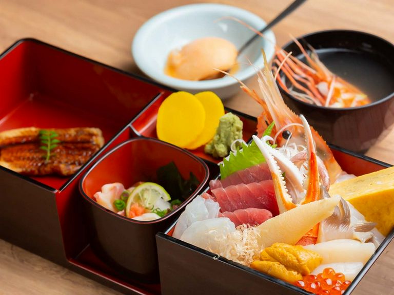 海の幸の宝庫・三陸の海で獲れた新鮮で質のよい魚介類を吟味