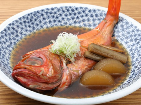 ホッとできる一品。ご飯にも日本酒にもよく合う『金目鯛の煮付け』