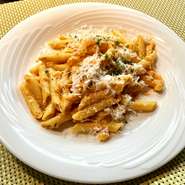 小エビのトマトクリーム和えペンネ