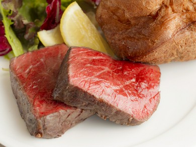 程よいサシと肉本来のおいしさを満喫『A5ランク山形牛のビステッカ200ｇ』