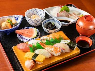 自分へのご褒美やランチ会など、ちょっと贅沢したい日に最適な『寿司定食』