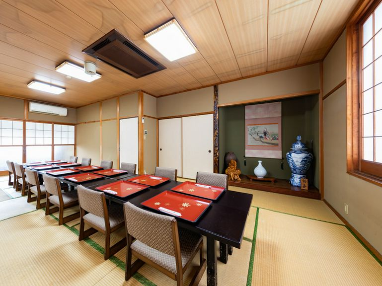 冠婚葬祭や自治会、家族団らんなどにも便利なテーブル個室