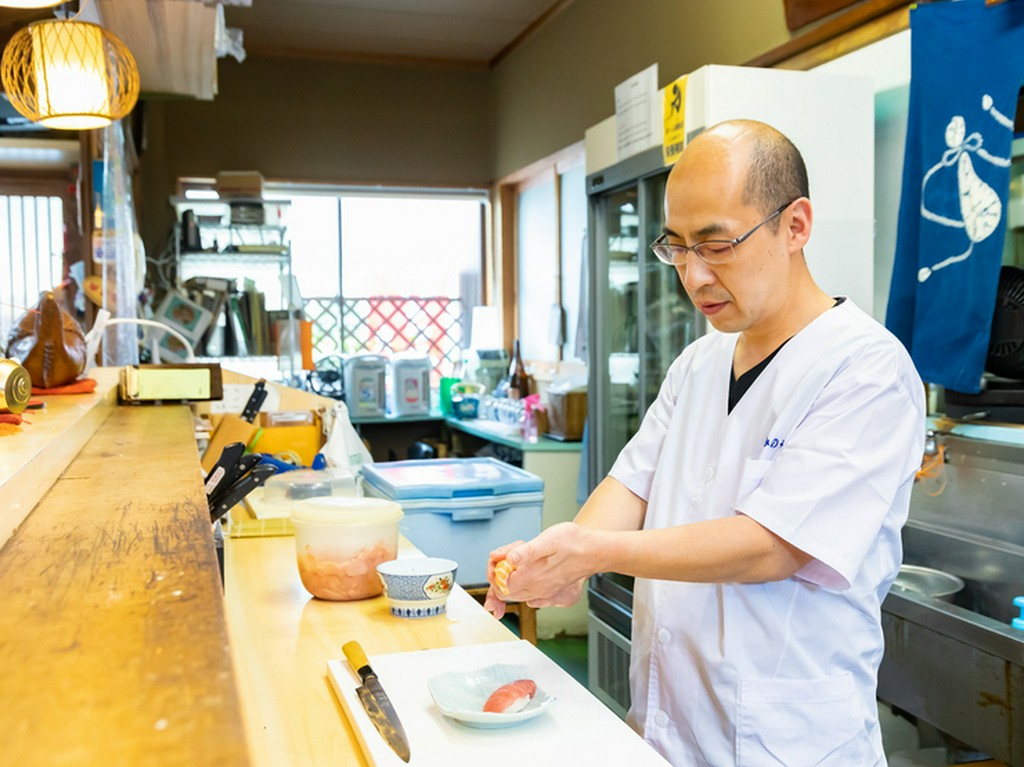手づくり料理にこだわる気さくで優しい料理人がおもてなし