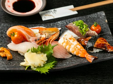 新鮮な旬の魚介を贅沢に。大ぶり・手仕込み『寿司　おまかせ』