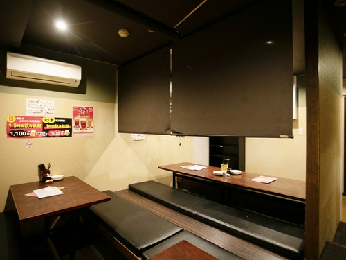 掘りごたつ完備で、足を畳まず伸ばせるのもうれしいポイント