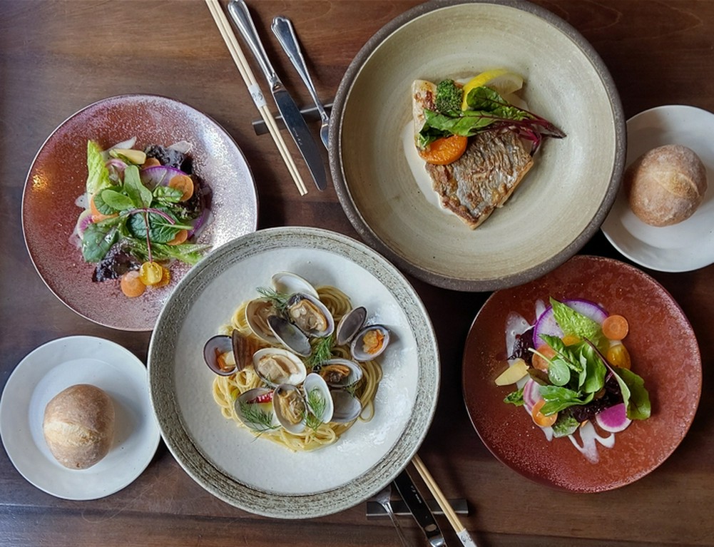 自家菜園、地元野菜、瀬戸内の魚介を中心に、旬の食材を吟味